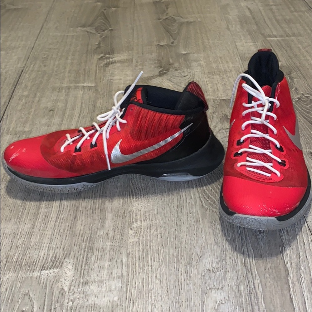 Nike air versitile size:9.5